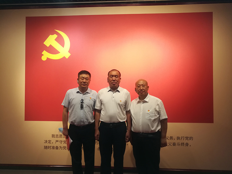 市吕党支部班子成员参与市文化和旅游局统一组织的参观“旗帜——庆祝中国共产党成立100周年特展”